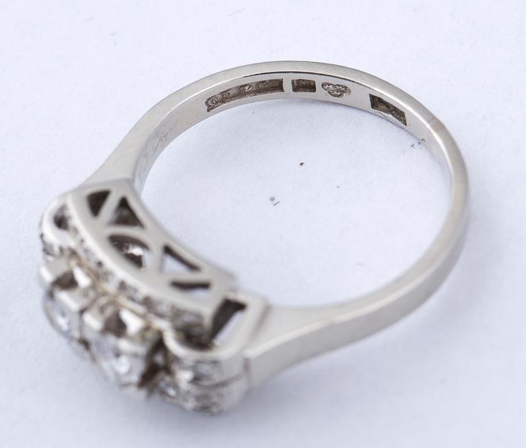 RING, 18 k vitguld, art déco, diamanter, enl gravyr ca 0.53 ct. G. Dahlgren, Malmö. Vikt ca 5 g.