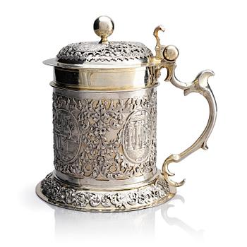 223. An Augsburg parcel-gilt silver tankard, mark of Daniel Schwestermüller, Augsburg 1685-87.
