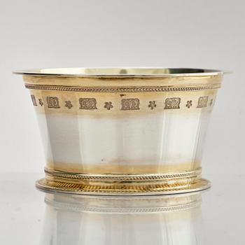 Wiwen Nilsson, skål, delvis förgyllt sterling silver, Lund 1970.