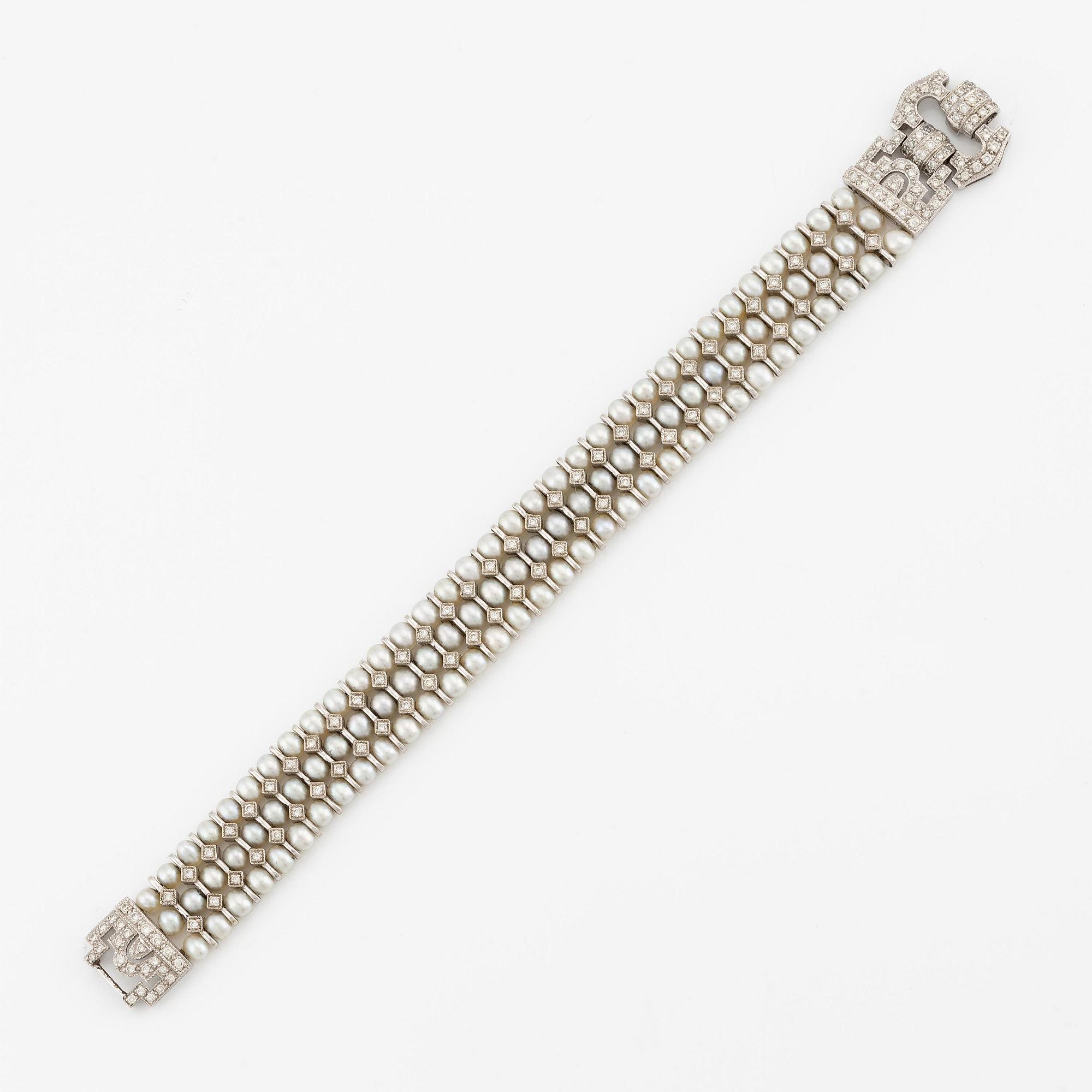 Armband 18K vitguld med odlade pärlor och runda briljantslipade diamanter.