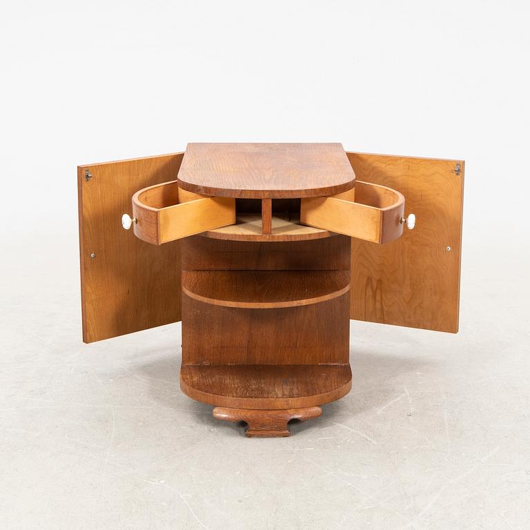 A 1930/40s oak side table.