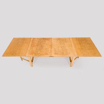 Bruno Mathsson, A 1940s / 1950s oak and birch "Maria flap" folding table for Mathsson International Värnamo.