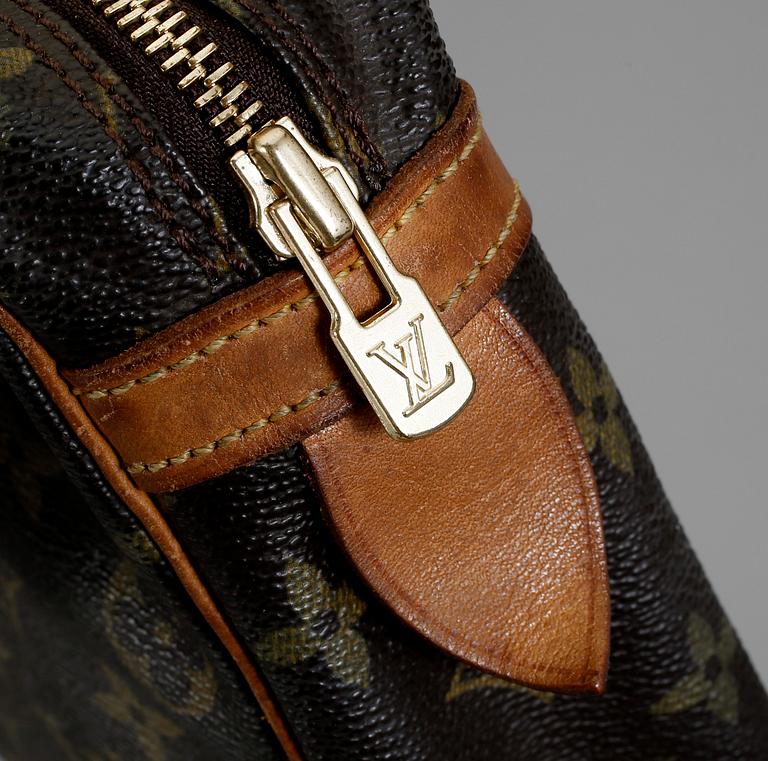 NECESSÄR, Louis Vuitton.