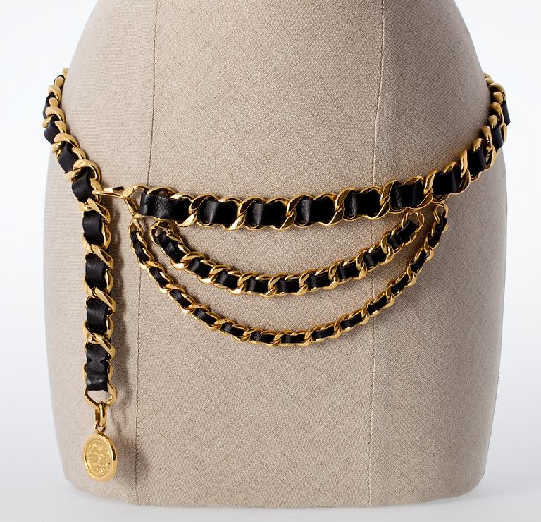 A Chanel golden chain belt.