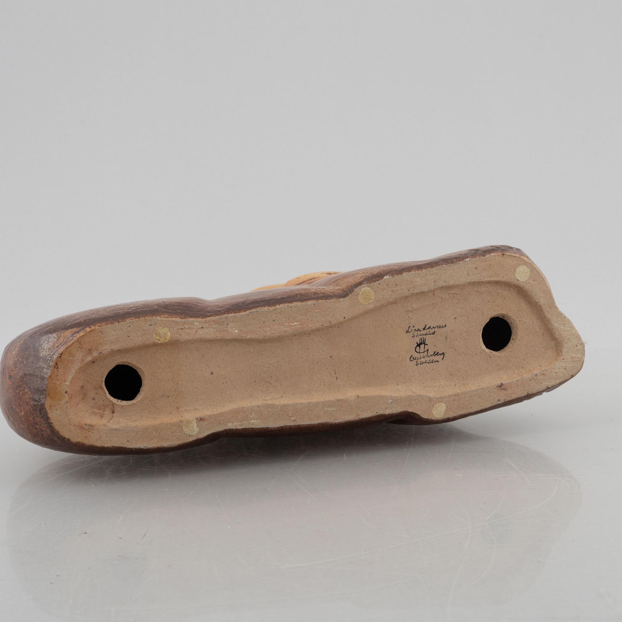 Lisa Larson, "Lejonhona", skulptur, ur serien "Noaks Ark", stengods, Gustavsbergs Studio, i produktion 1980-84.