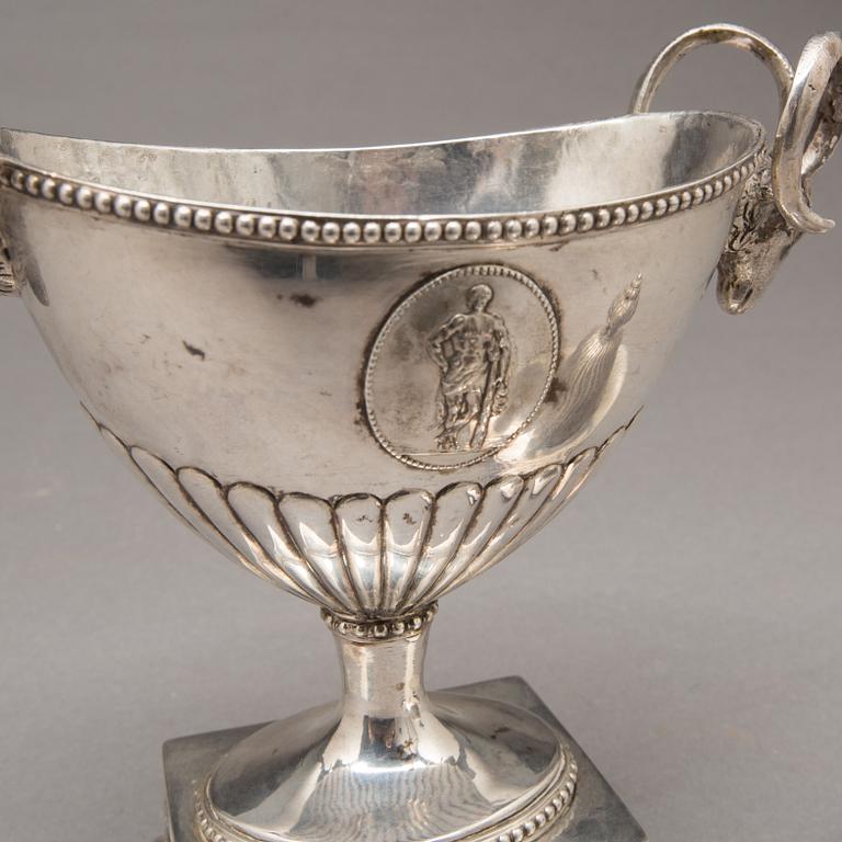 STRÖSOCKERSKÅL, silver, Johan Ekholm, Stockholm, 1795. Vikt ca 557 g.