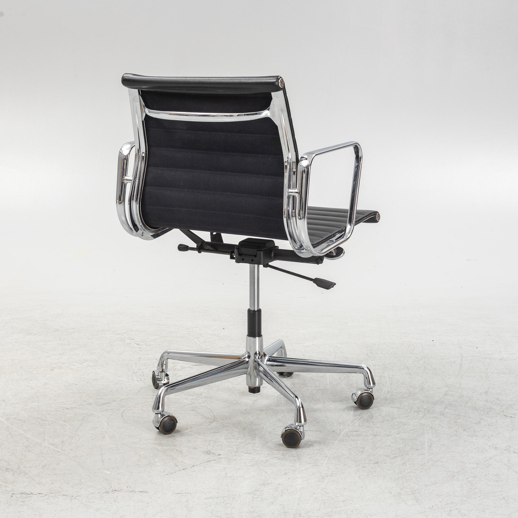 Charles & Ray Eames, an 'EA 117' desk chair, Vitra.