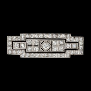 A BROOCH, platinum, brilliant cut diamonds. Art deco.