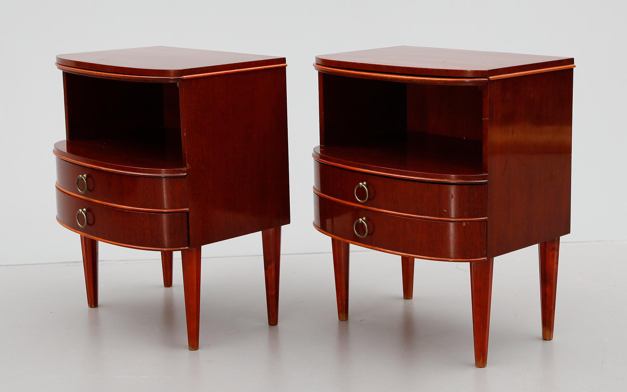 SÄNGBORD, 1 par, 1900-talets mitt.