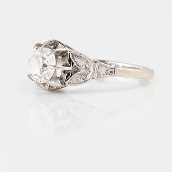 RING, med gammalslipad diamant.
