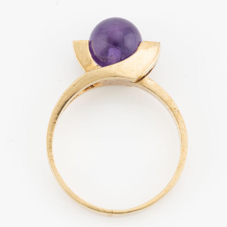 Ring, 14K gold with amethyst.