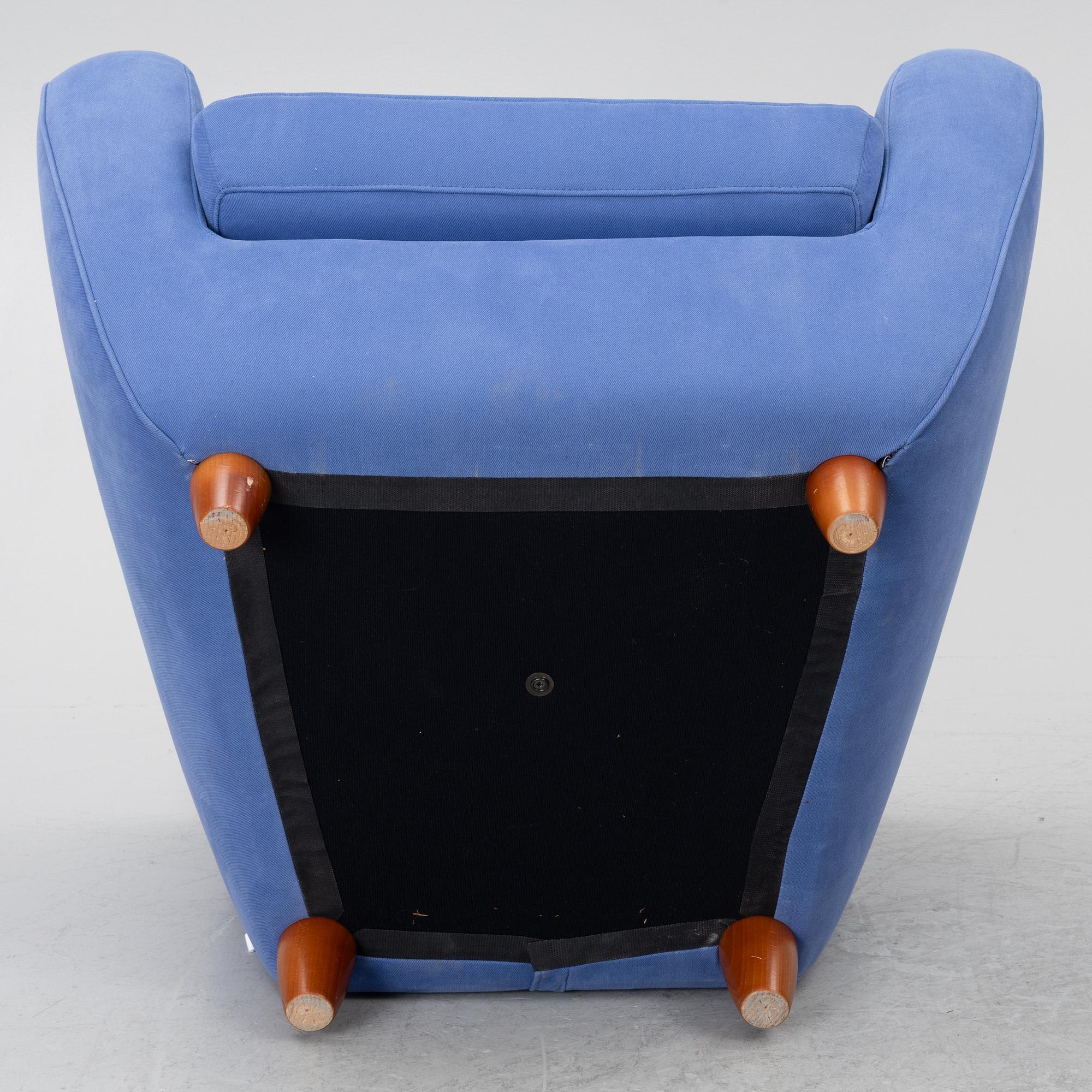 Armchairs, a pair, Ligne Roset, France.