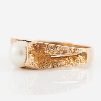 Björn Weckström, ring, 14K gold with cultured pearl, Finland 1971.