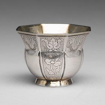 174. A Baltic 18th century parcel-gilt silver vodka-cup, mark of Ludolf Lüders, Narva (1726-1745).