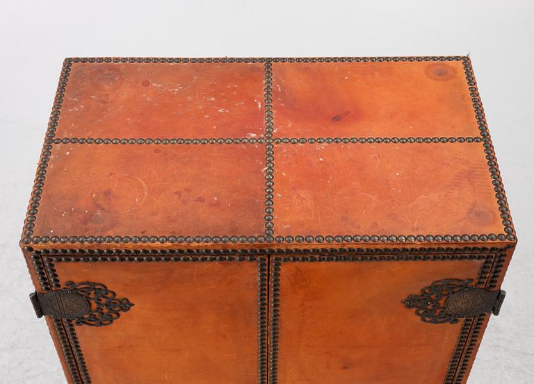 Cabinet, first half of the 20th century.