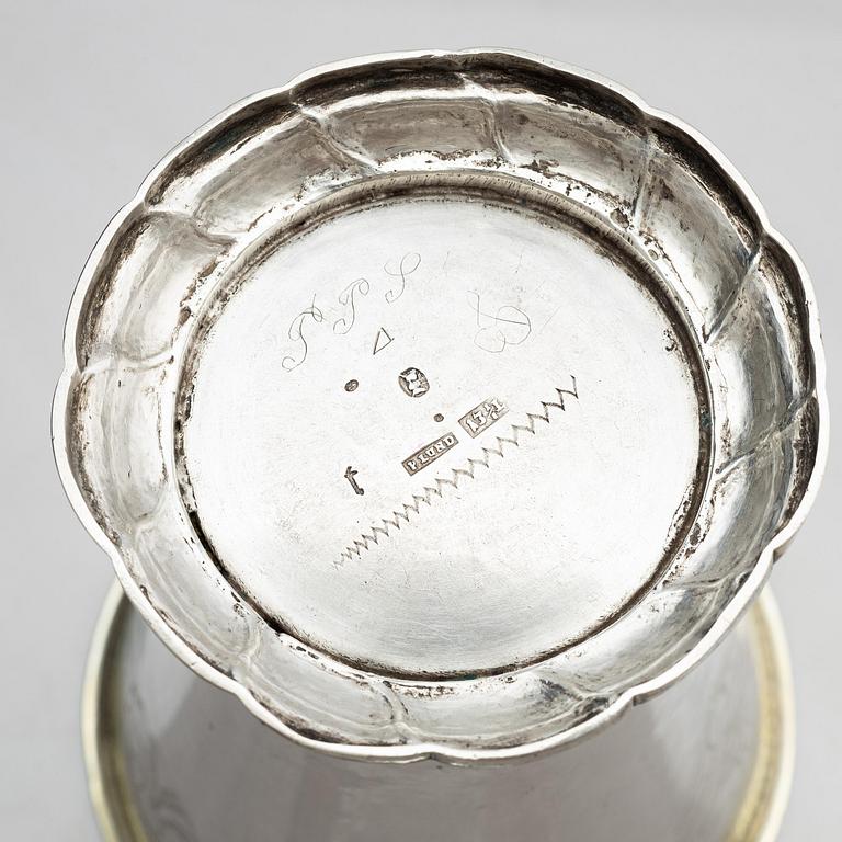 Petter Lund, bägare, delvis förgyllt silver, Stockholm 1755. Rokoko.