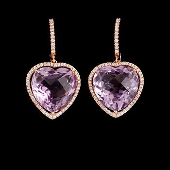 ÖRHÄNGEN, 1 par, 18 k roséguld, ametister totalt 16.29 ct, briljanter totalt 0.56 ct.