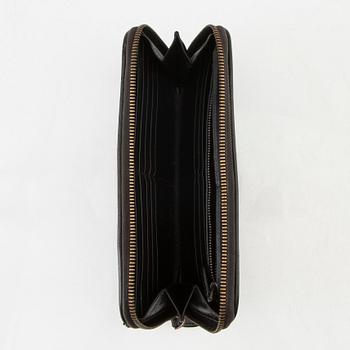 Bottega Veneta wallet.