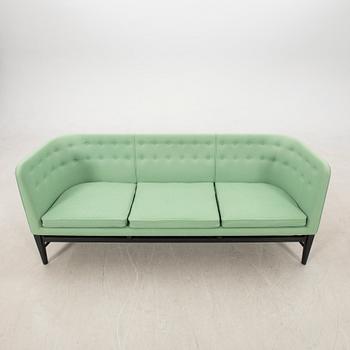 Arne Jacobsen & Fleming Lassen, sofa, "Mayor AJ5" &Tradition Denmark 21st century.