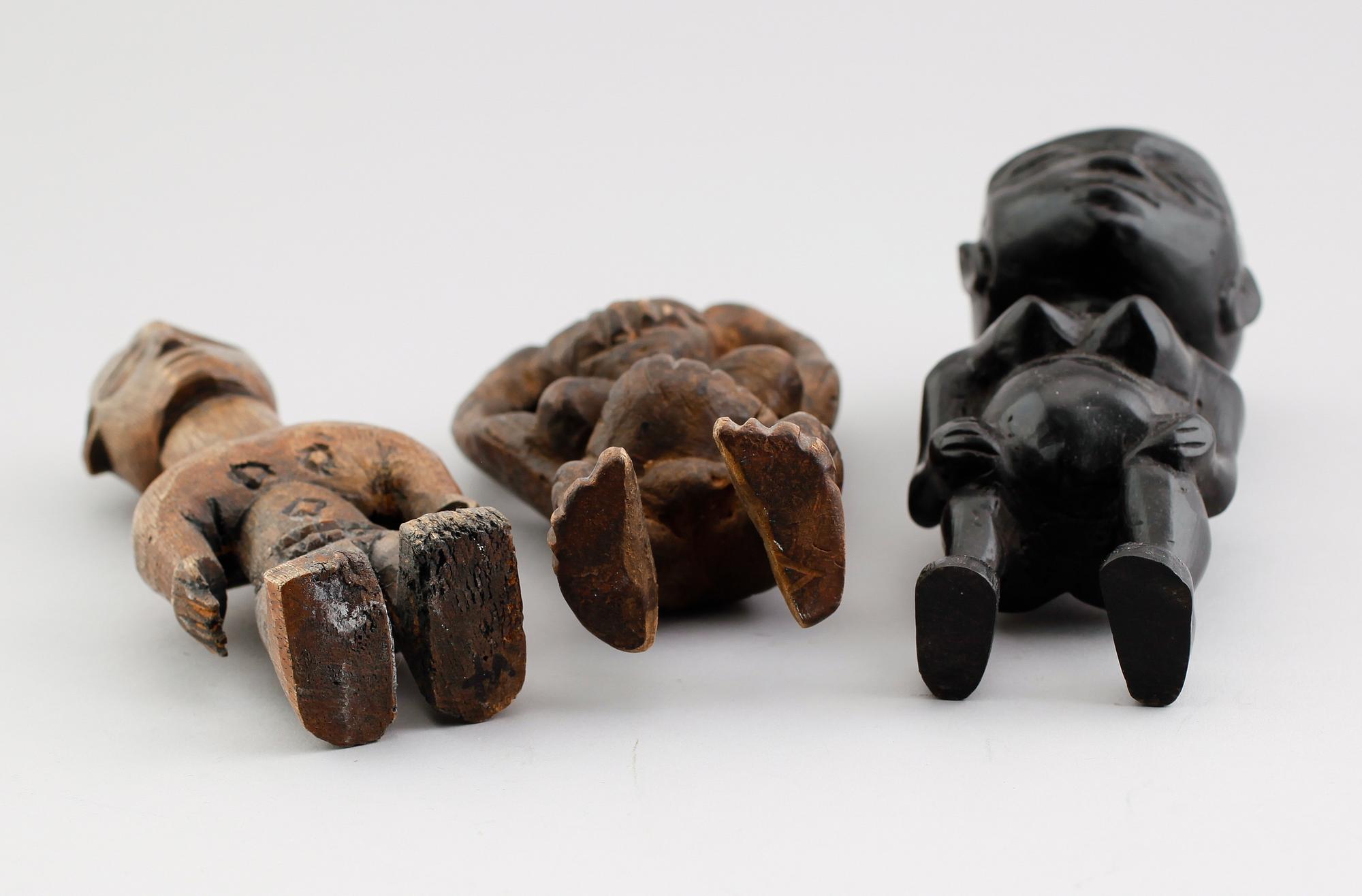 FIGURER, 3 st, skuret trä, Afrika.