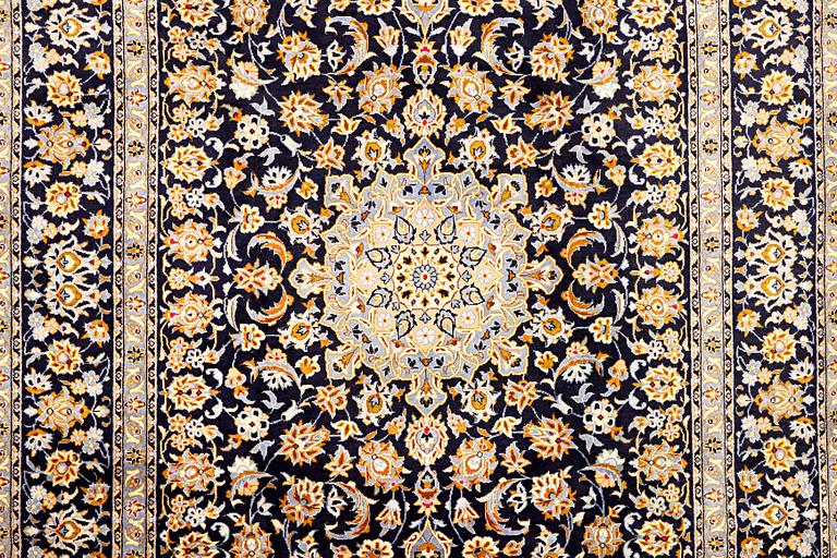 Matta, Keshan, ca. 367 x 241 cm.