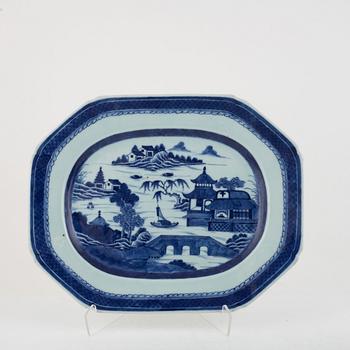 A blue and white serving dish and a hot water serving dish, Qing dynasty, Jiaqing (1796-1820).