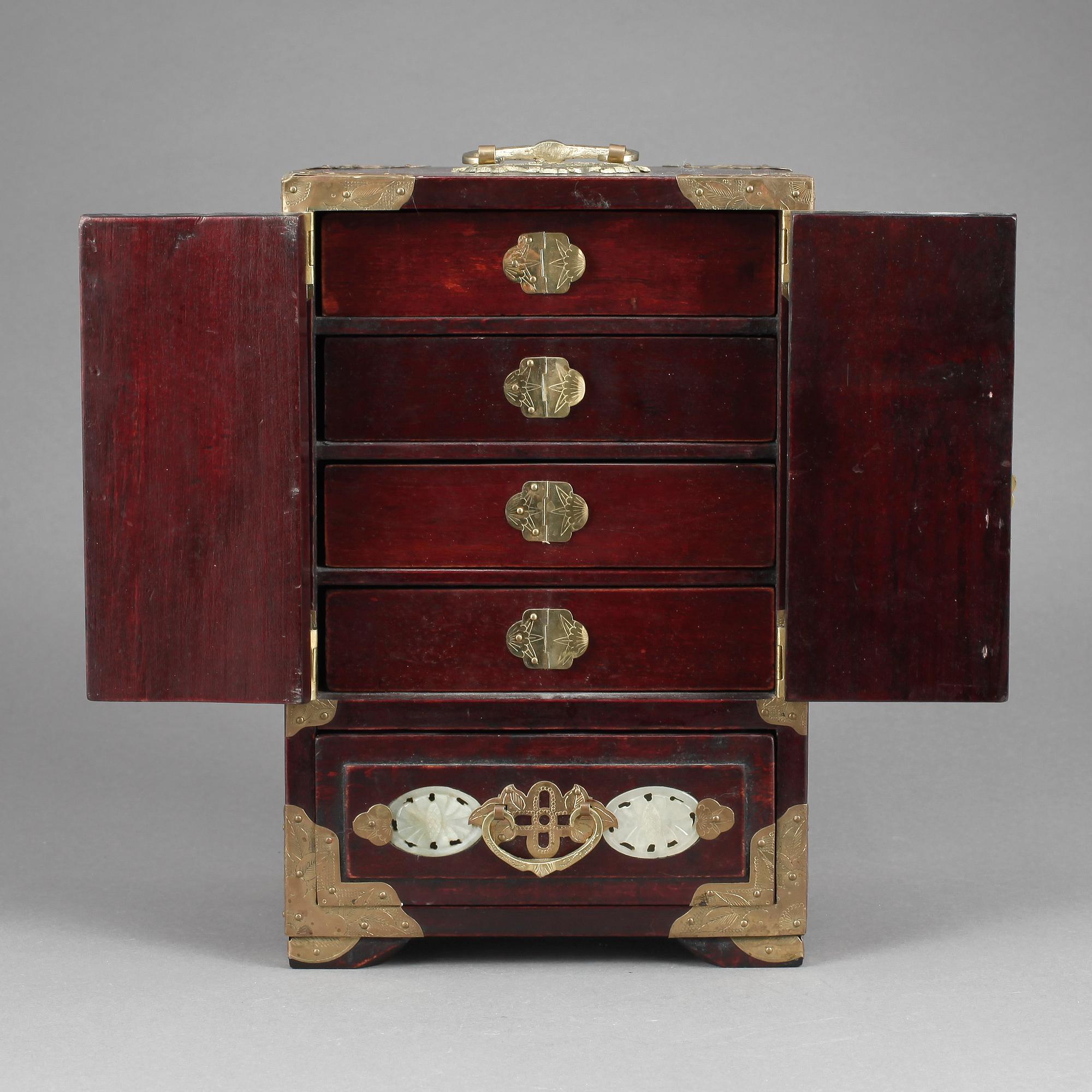 MINIATYRSKÅP, Kina, 1900-talets mitt.