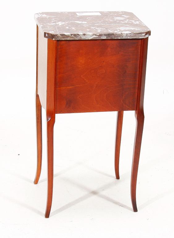 LAMPBYRÅ, Louis XVI-stil, sent 1900-tal.