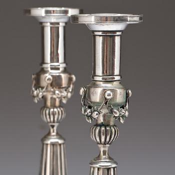 LJUSSTAKAR, ett par, silver, Gotthelf Moritz Hauptvogel, Dresden 1795? Vikt ca 640g.