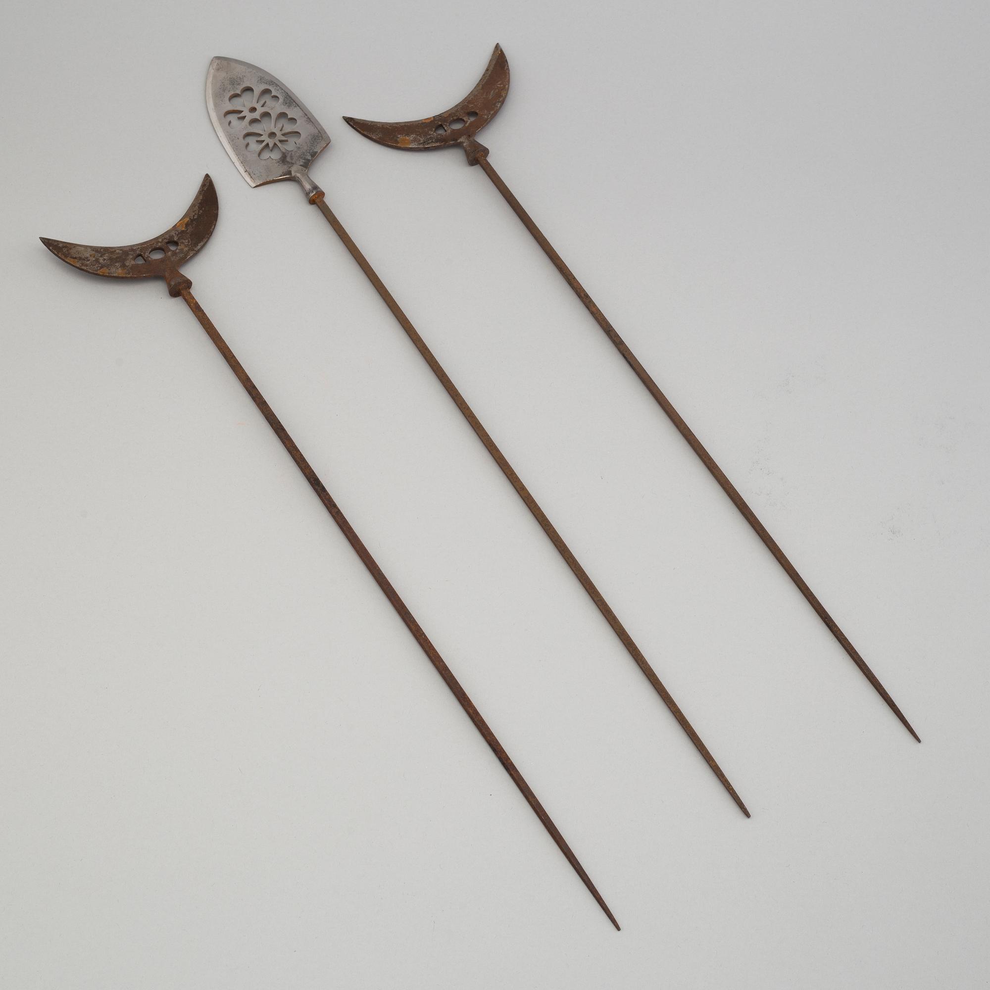 Three japanese arrow tips, Showa period.