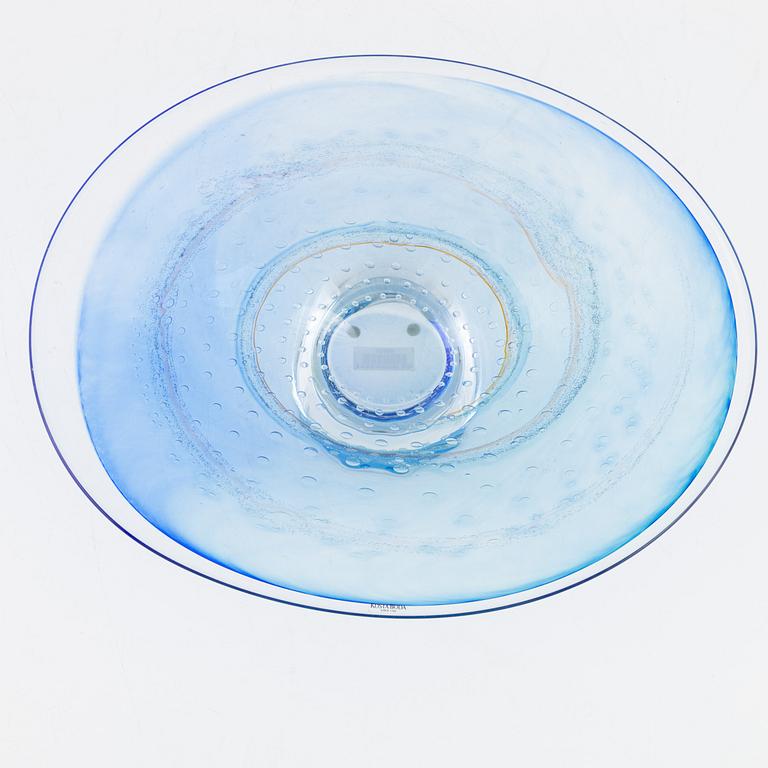 Göran Wärff, a glass bowl, Kosta Boda, Atelier, numered and dated 1991.