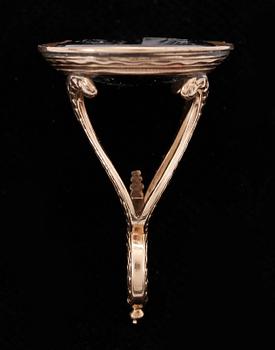 PETSCHAFT, guld, intaglio av sten, 1800-tal. Tot ca 9 gram.