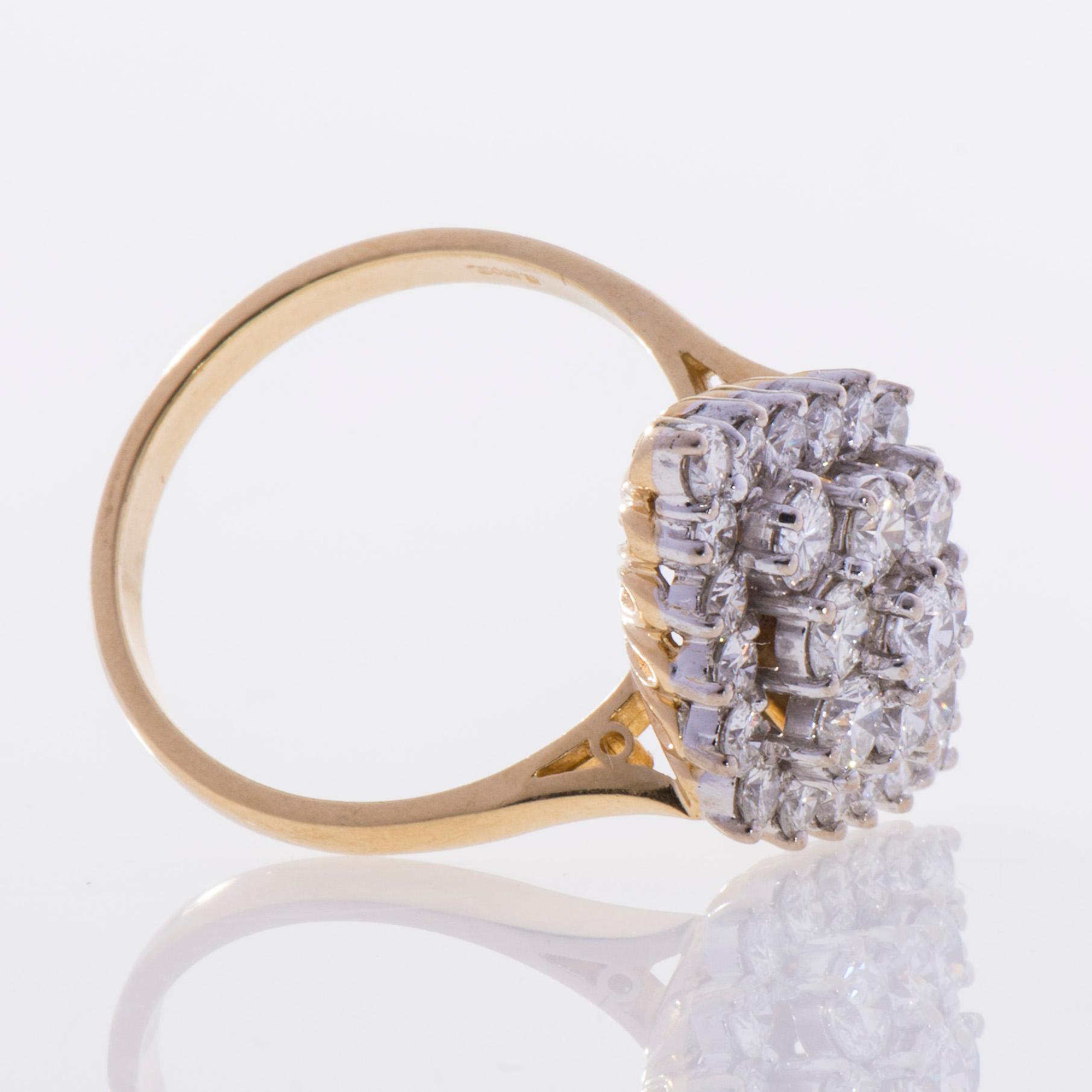 RING, 18K guld, briljantslipade diamanter. Engelska stämplar. Vikt ca 8,2 g.