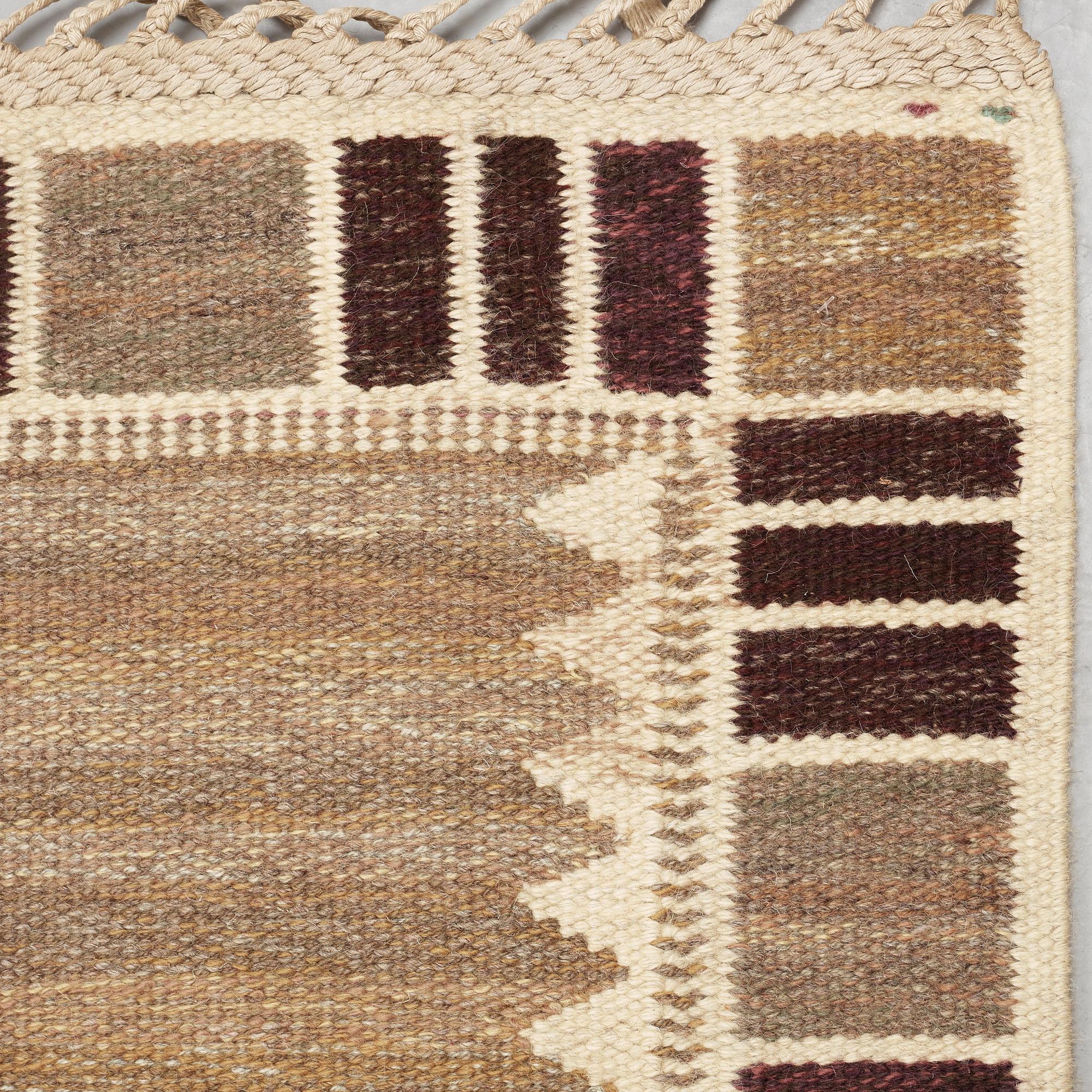 CARPET. "Salerno grå med enkel bård" ("Kristianstad"). Flat weave. 465 x 360 cm. Signed AB MMF BN.
