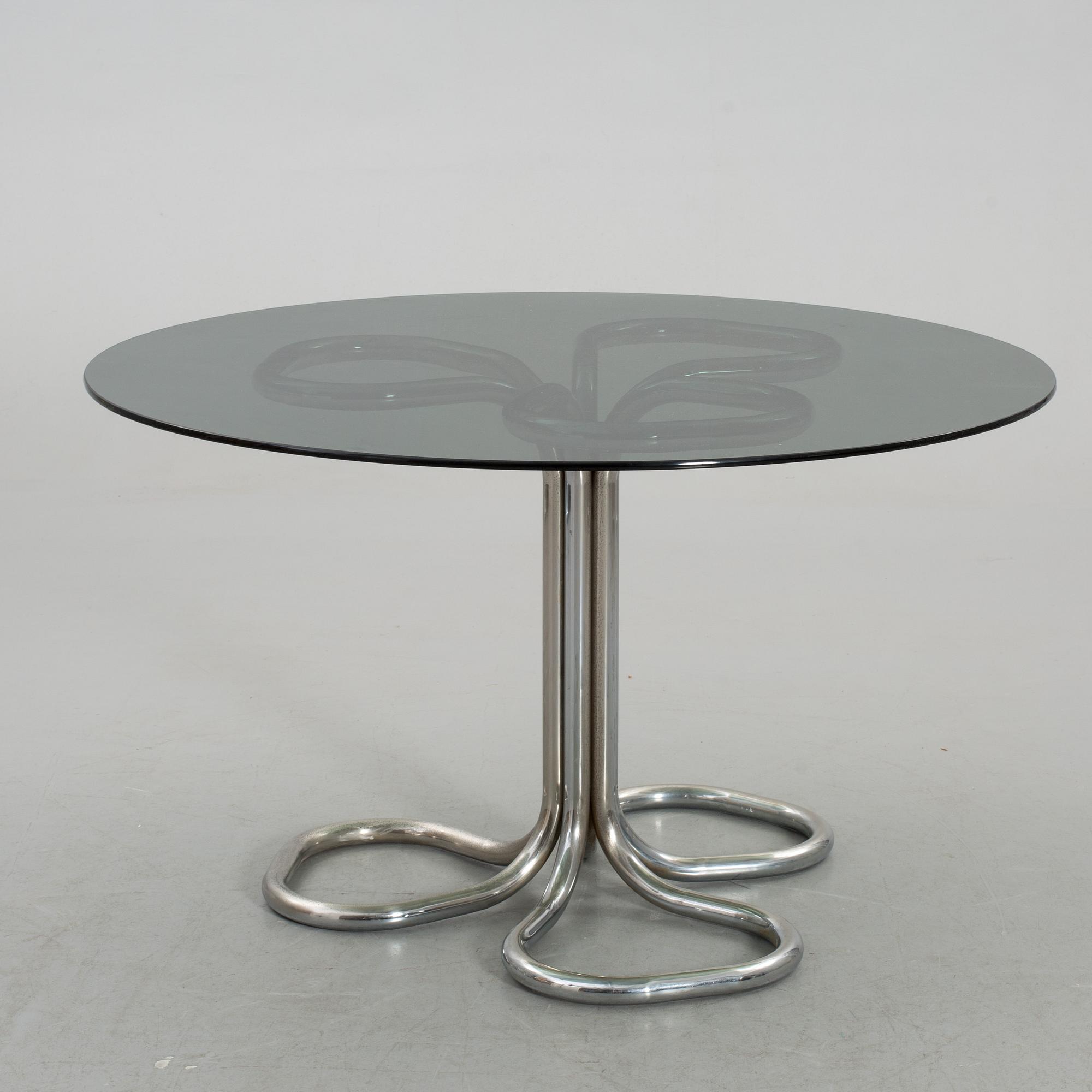 FOUR ITALIAN TECNOSALOTTO CHAIRS AND TABLE.