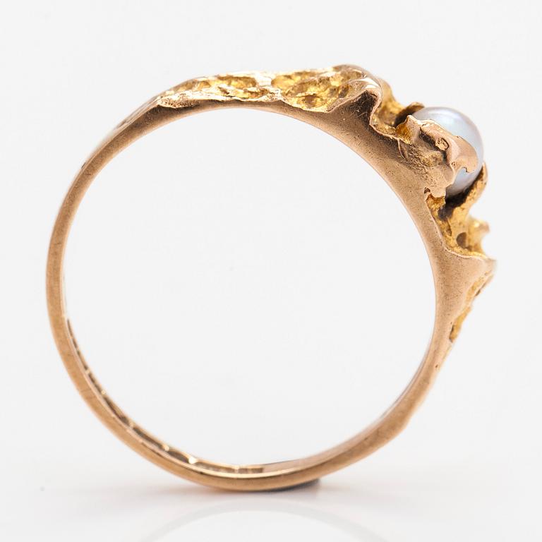 Björn Weckström, a 14K gold and cultured pearl ring 'Small word' for Lapponia 1971.