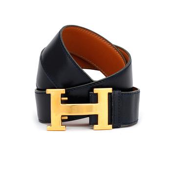570. HERMÉS, a dark blue leather belt.