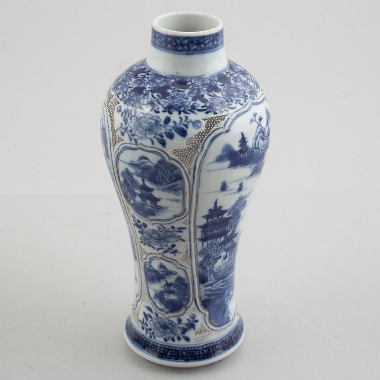 Ten pieces of Chinese porcelain, Qing dynasty 18th century,.