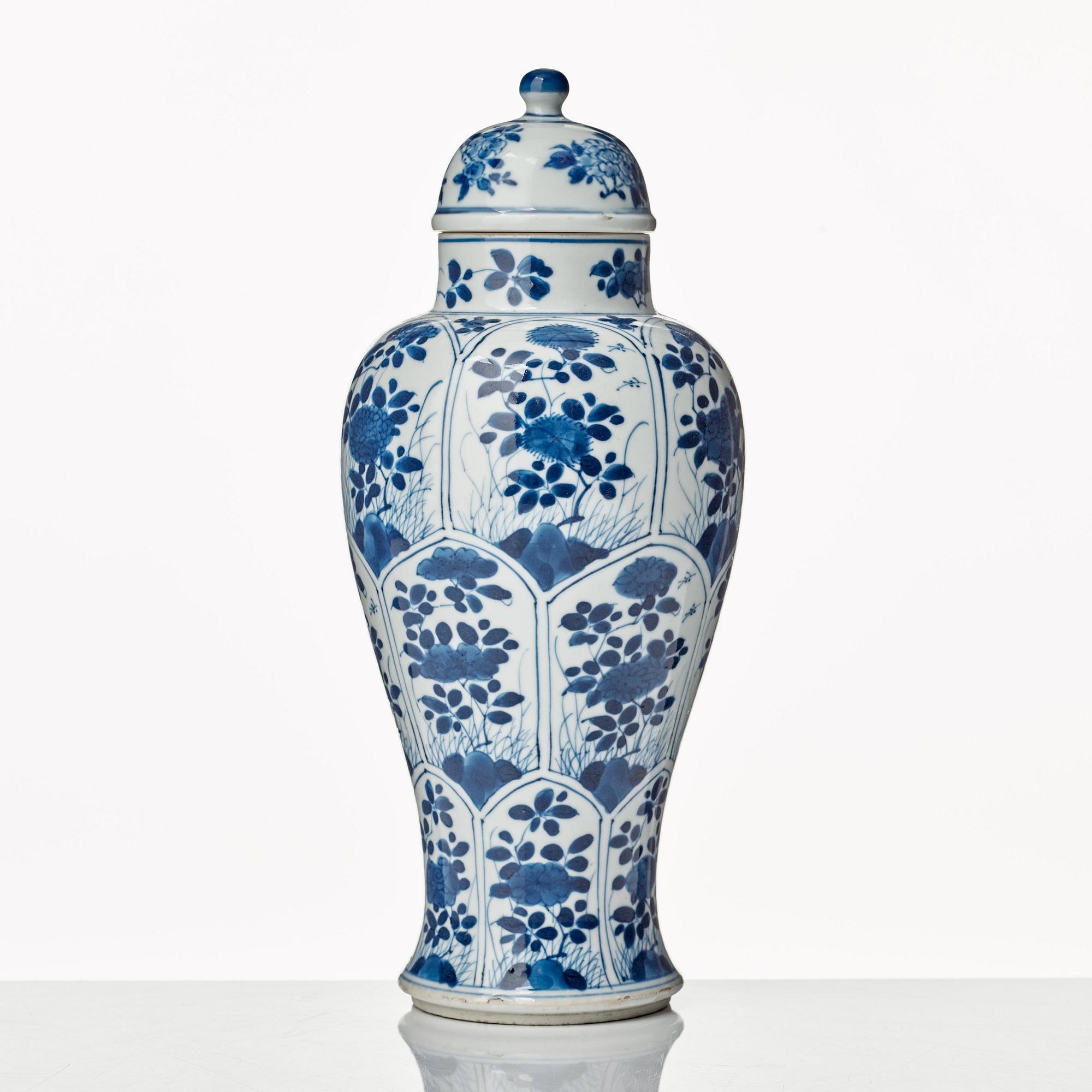 Two blue and white vases, Qing dynasty, Kangxi (1662-1722).