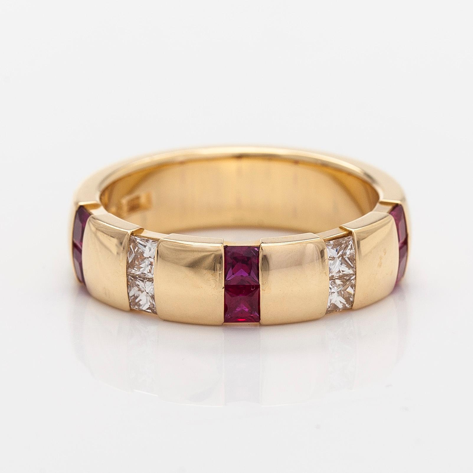 Engelbert, ring, gold with rubies and princess-cut diamonds.
