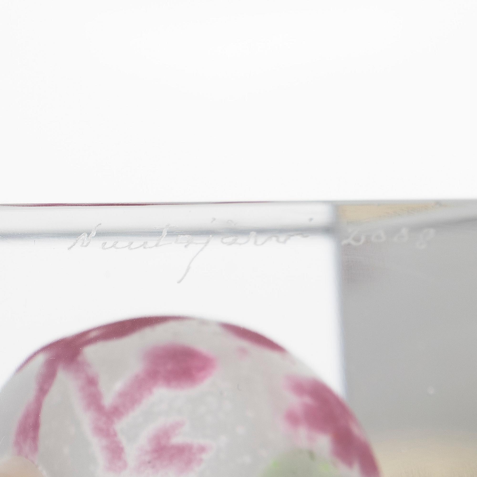 Oiva Toikka, an annual glass cube, signed Oiva Toikka, Nuutajärvi 2008 and numbered 296/2000.
