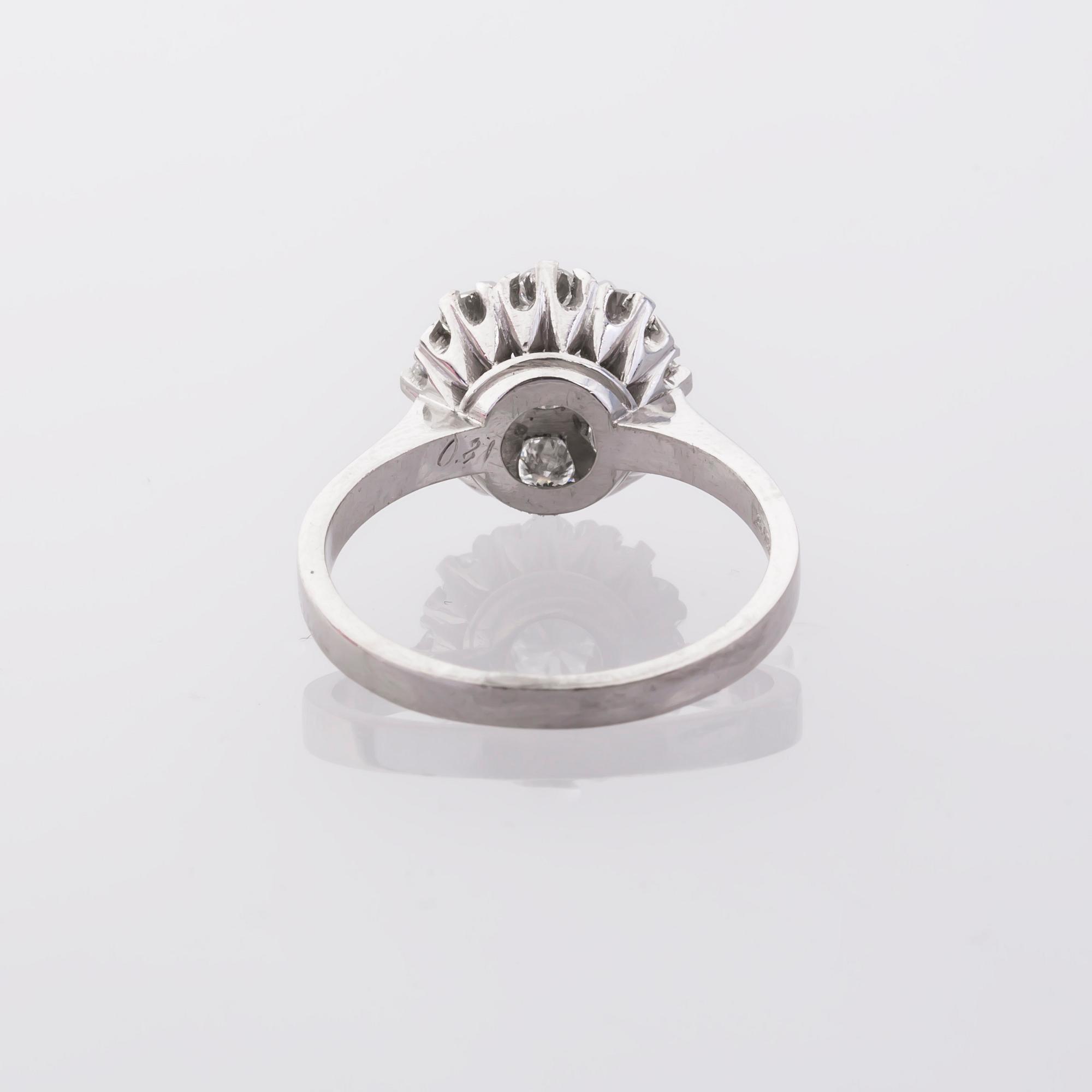 RING, 18K vitguld med briljantslipade diamanter, enligt gravyr 0.81 ct. Ragner Lennart, Göteborg, 1974.