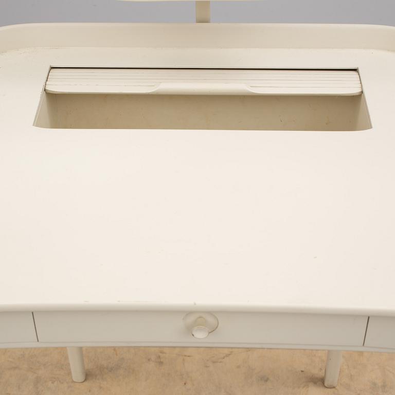 A toilet table, Carl Malmsten "Birgitta" from Bodafors, dated 1963.