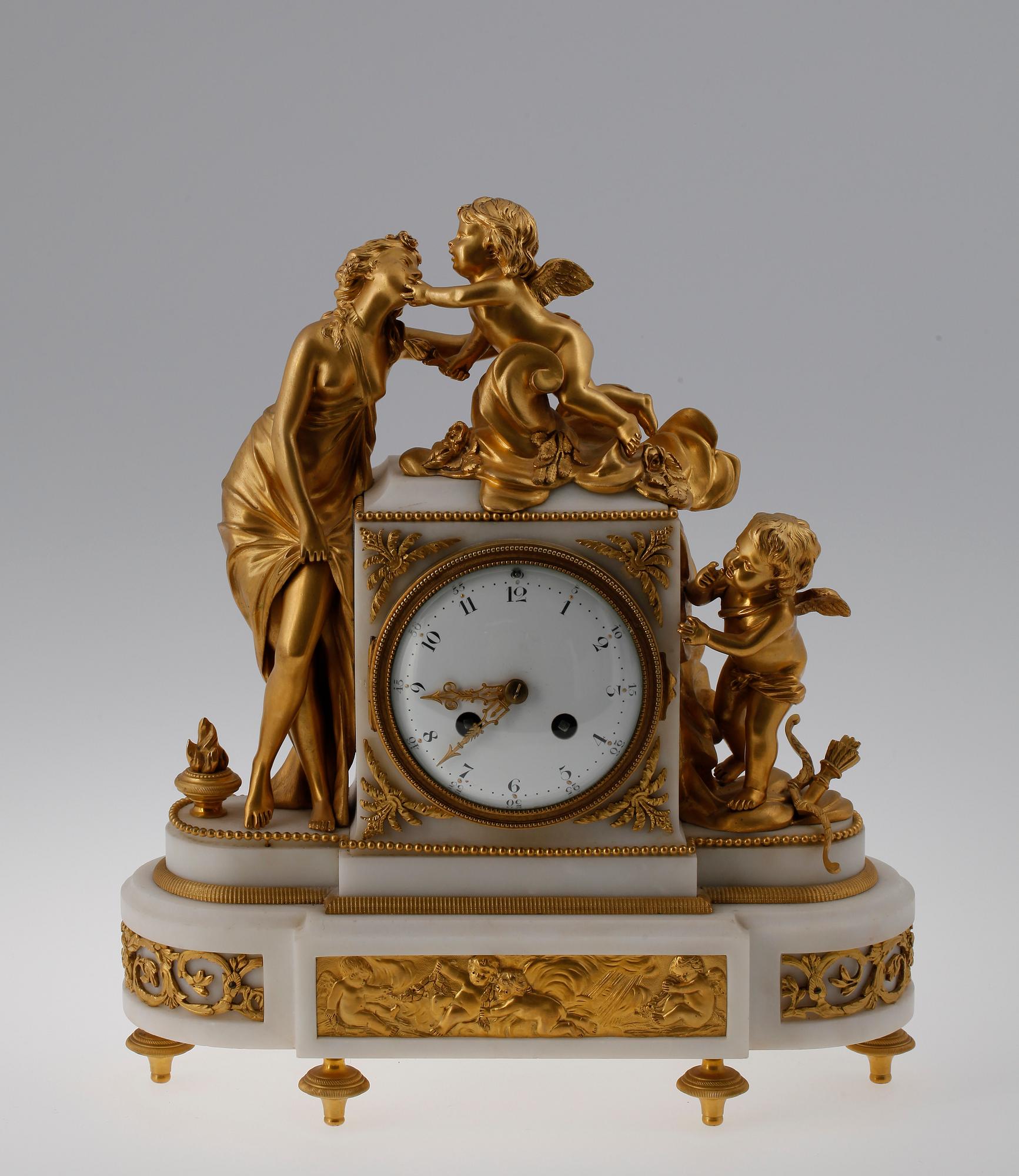 BORDSPENDYL, vit marmor och förgylld metall, Louis XVI-stil, Japy Freres, Frankrike 1800-talets senare hälft.