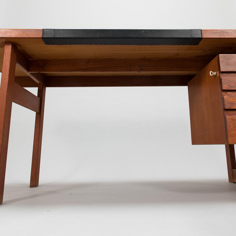 Olavi Hänninen, A 1960's 'Paletti' writing desk for HMN Huonekalu Mikko Nupponen, Lahti, Finland.