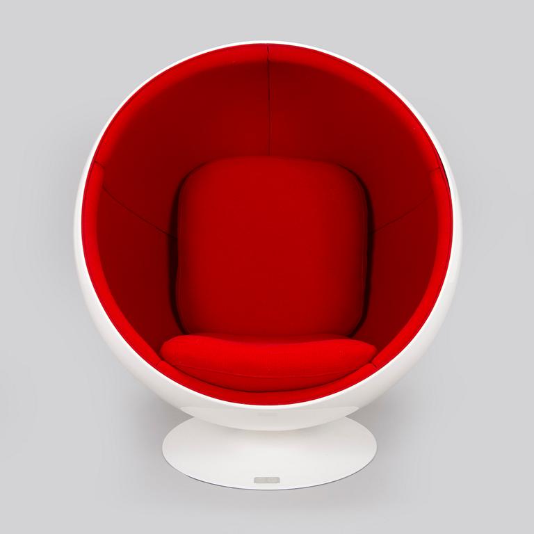 Eero Aarnio, "Pallotuoli" erikoisversio Asko 100 vuotta, Eero Aarnio Originals, 2010-luku.