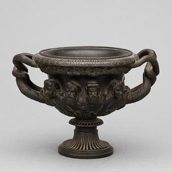 URNA, brons, antikiserande, 1900-talets första hälft.