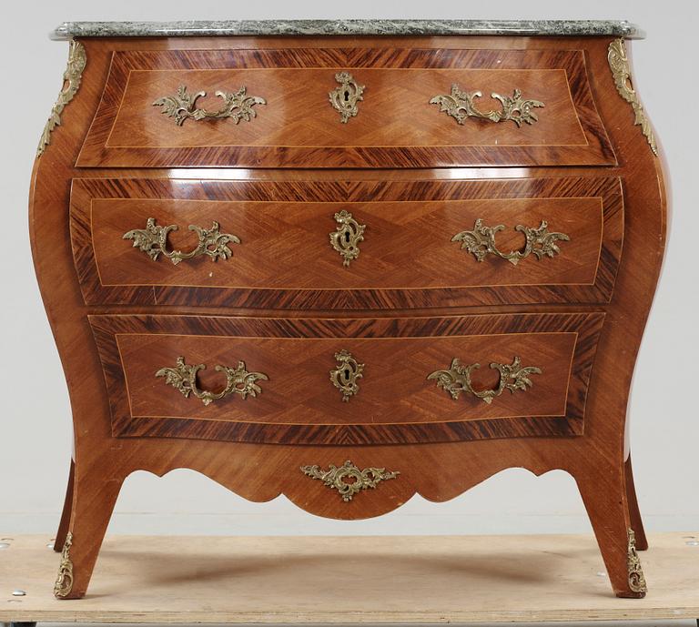 BYRÅ, rokokostil, 1900-tal.