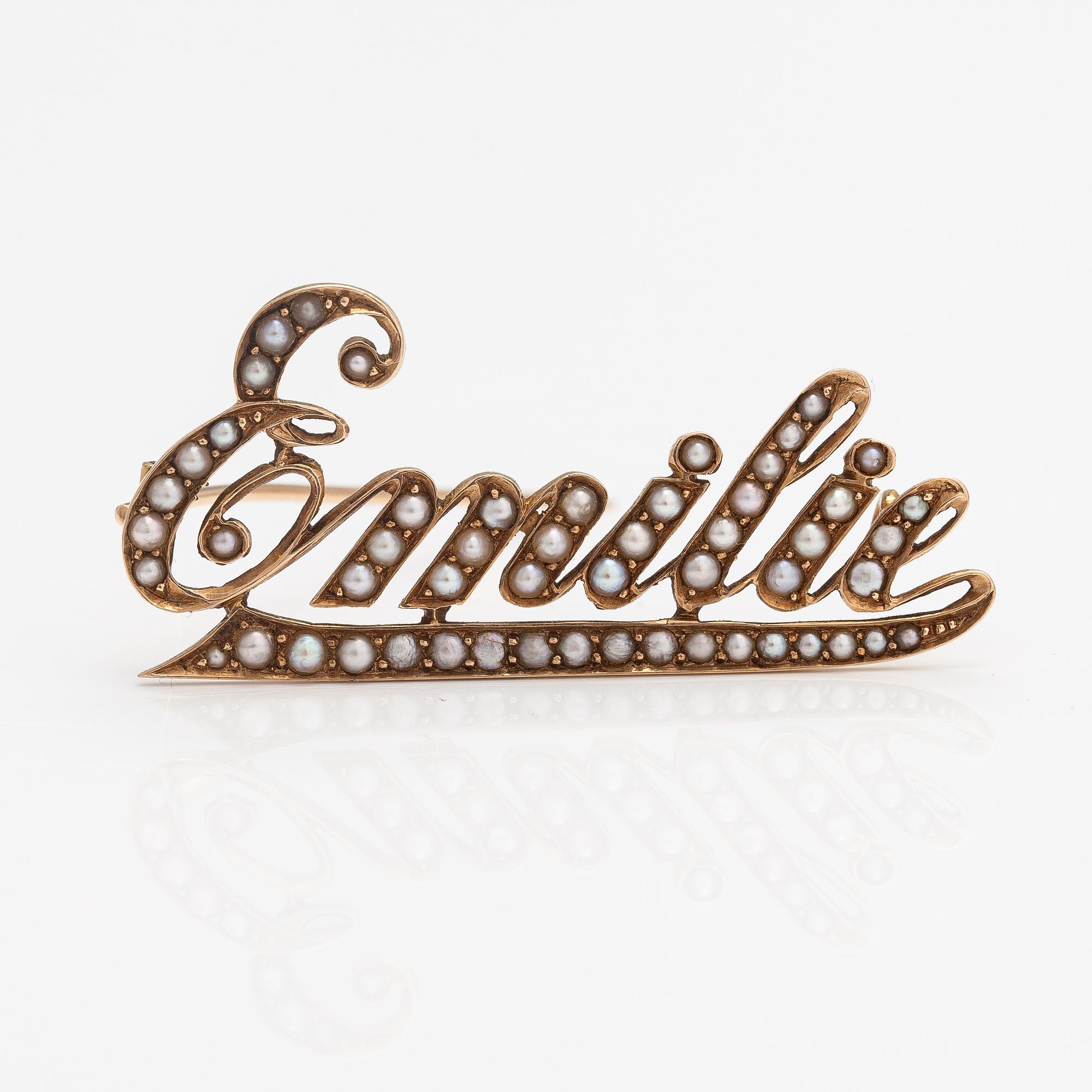An 18K gold 'Emilie' brooch with pearls.