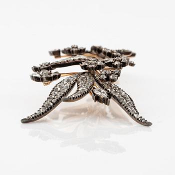 A brooch in 14K gold and silver with old-cut diamonds, 19th century.